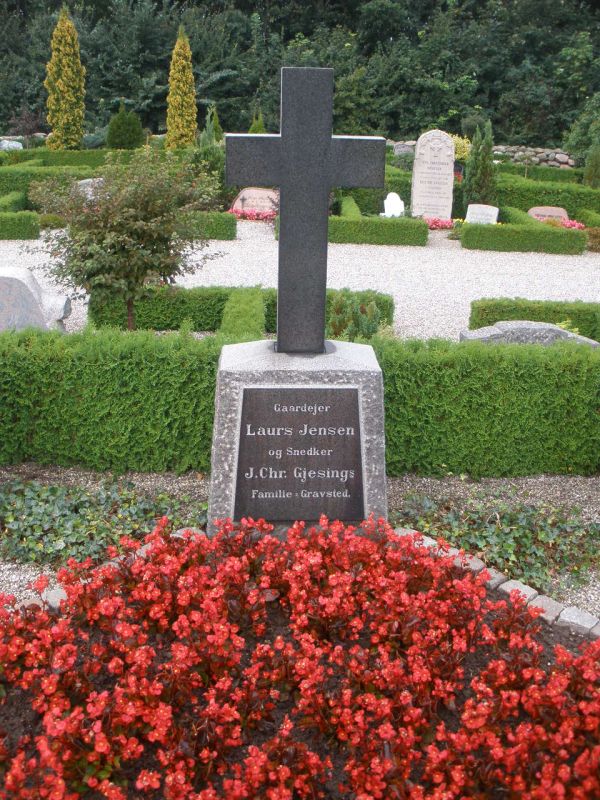 Laurs Jensen's familiegravsted.JPG